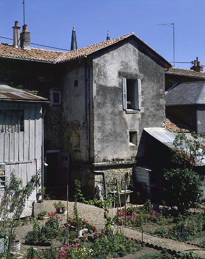 Pavillon, tour front ouest 2.