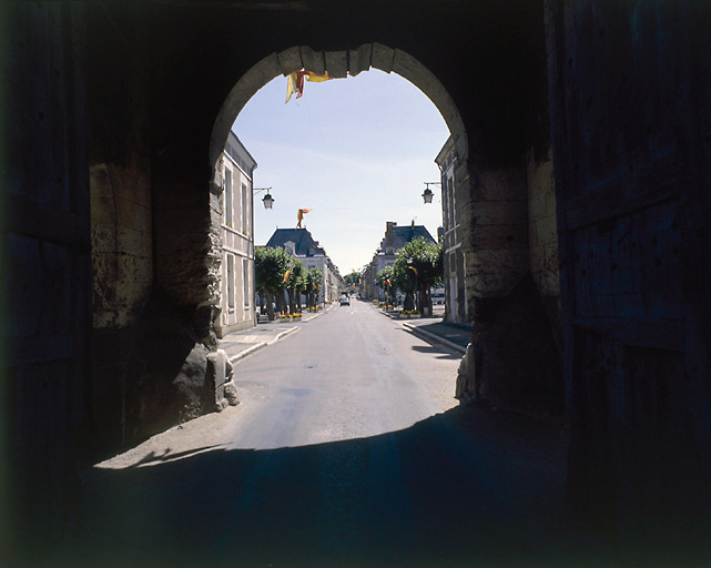 Porte de Chinon : perspective, porte de Chatellerault.