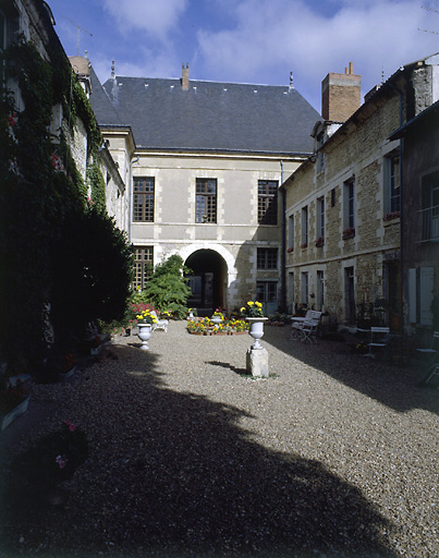 Façade sur la cour.