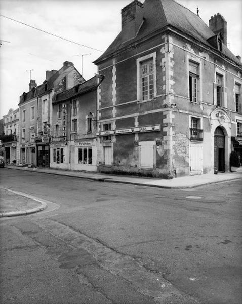 Vue de volume prise du nord ouest, façade sur la rue des Halles.