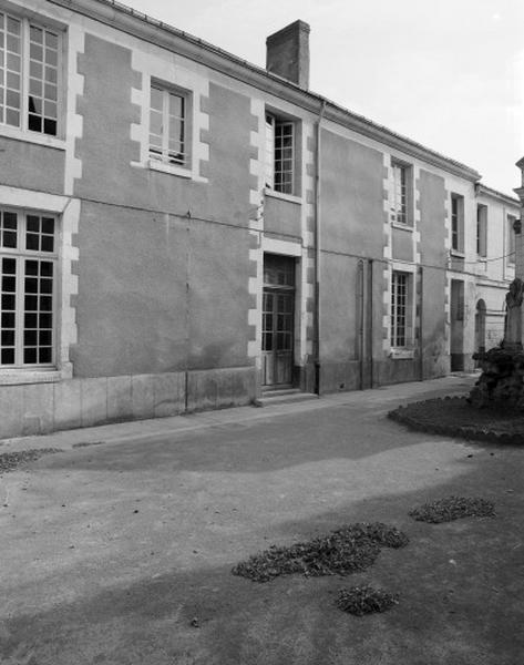 Bâtiment côté nord de la cour.