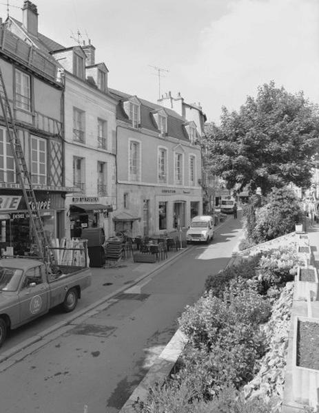 Façade sur rue.