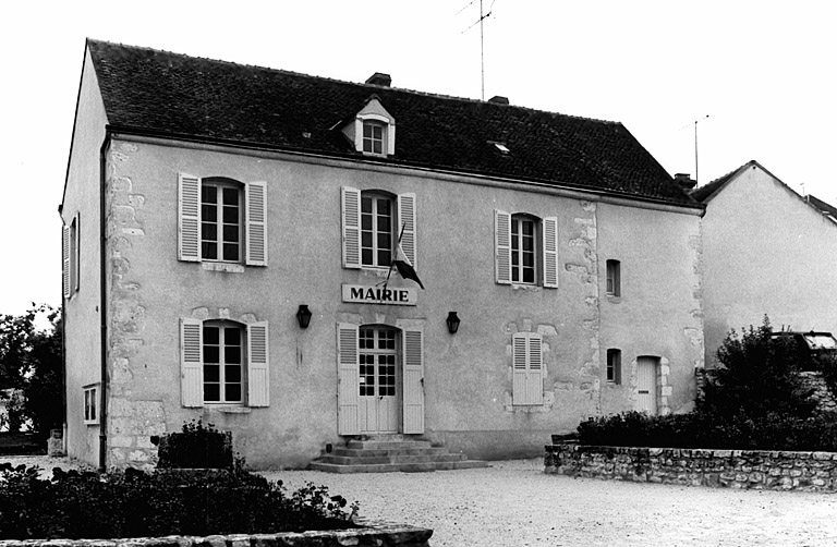 Vue générale de la façade principale, du nord.