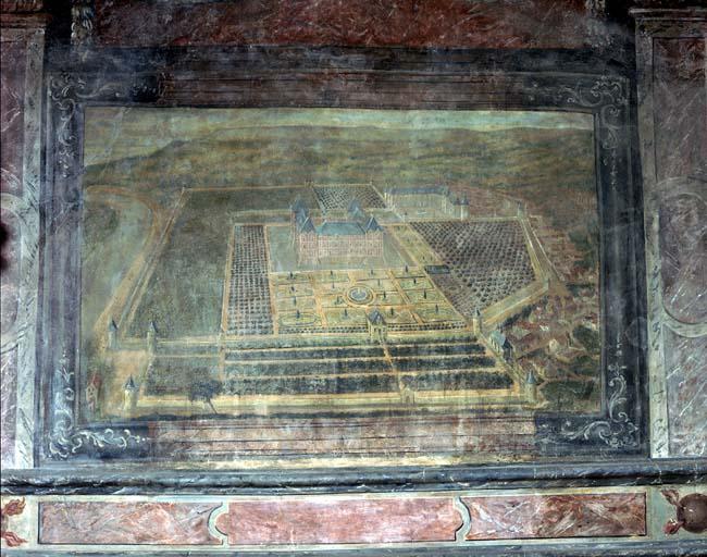 Premier étage, grande salle, cheminée. Détail de la peinture du manteau : représentation du château de Rosny sur Seine.