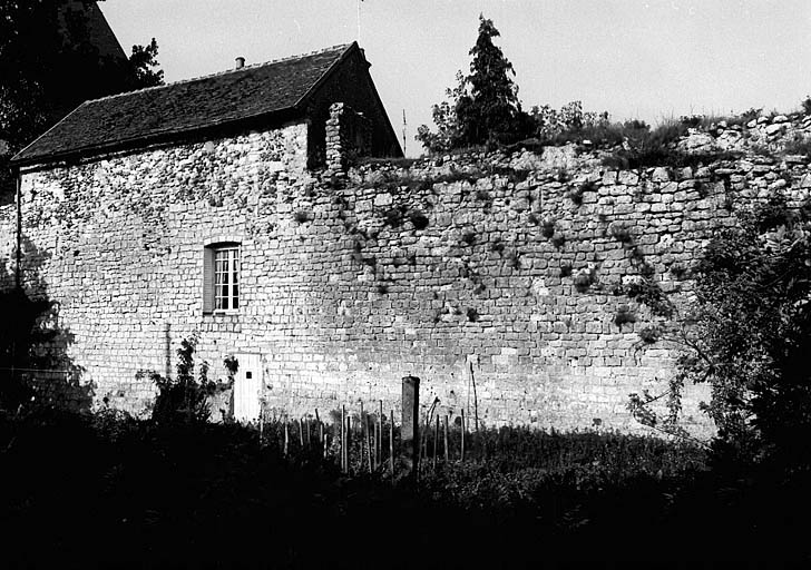 Vue générale de la courtine sud.