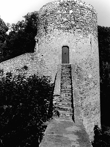 Vue générale de la tour dite de Becquerel, du sud.