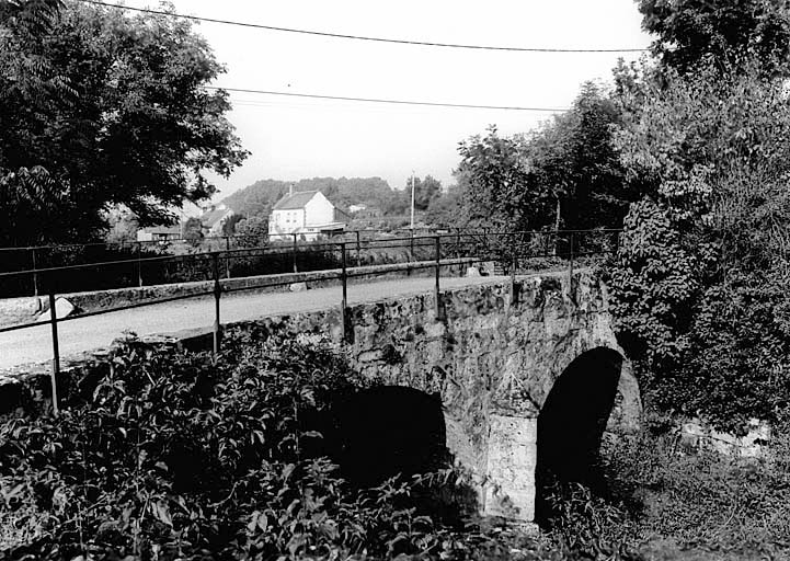 Fontainejean : vue générale du pont sur l'Aveyron, du nord-est.