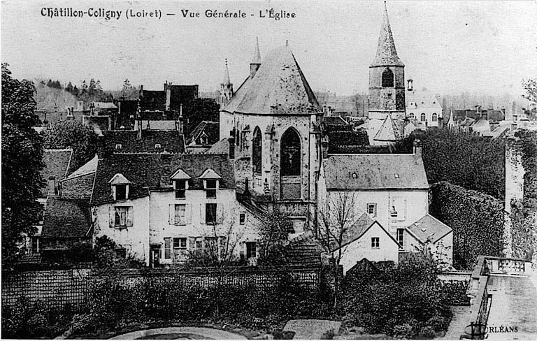 Vue générale du chevet de l'église, vers 1900, depuis le mur de fortification (carte postale ancienne).