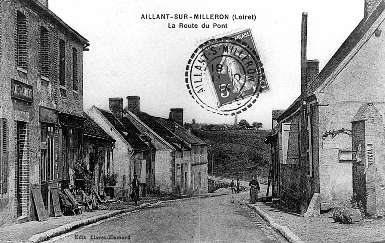 Village : vue générale de la Route du Pont, vers 1918 (carte postale ancienne).