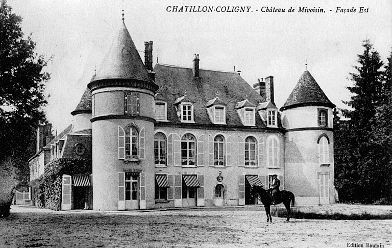 Vue générale du corps de logis côté jardin, vers 1900, du sud-est (carte postale ancienne).