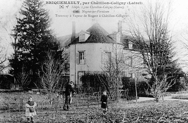 Vue générale du moulin de Briquemault vers 1900, du nord-ouest (carte postale ancienne).