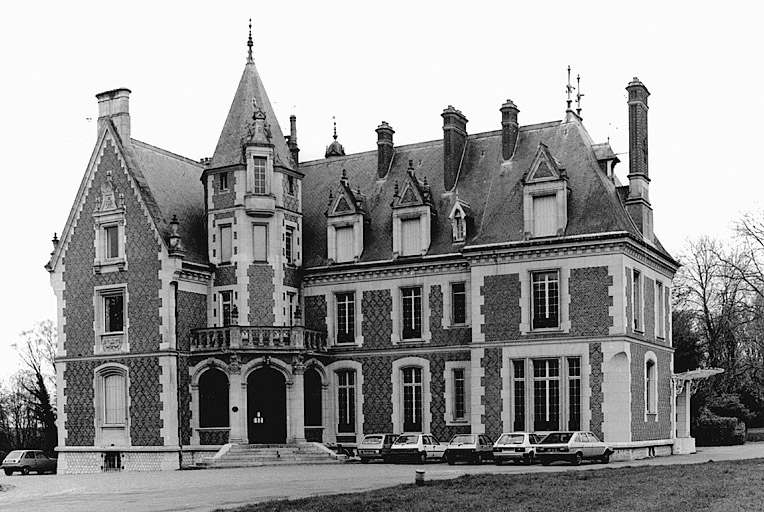 Château : vue prise du nord-ouest.