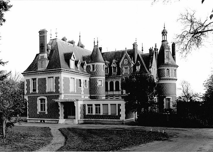 Château : vue prise du sud.