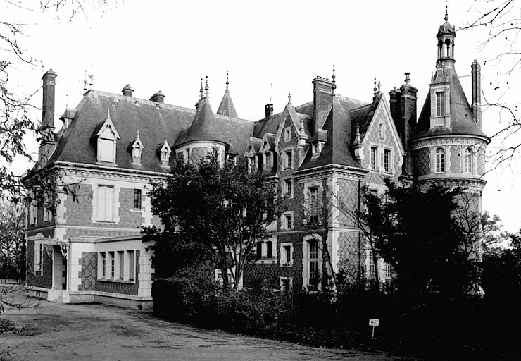 Château : vue prise du sud.