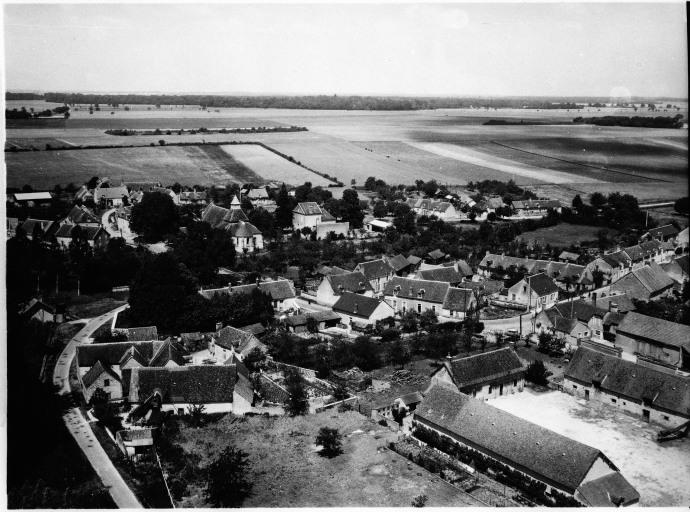 Village. Vue aérienne prise au sud est.
