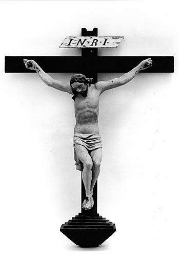 Croix : Christ en croix (2)