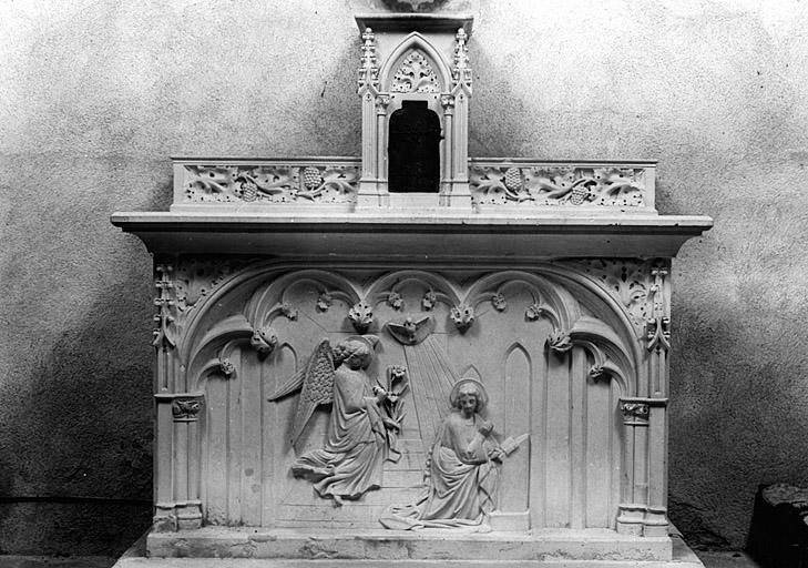 Autel, gradin d'autel, tabernacle (autel secondaire, autel tombeau, tabernacle architecturé), style néo-gothique