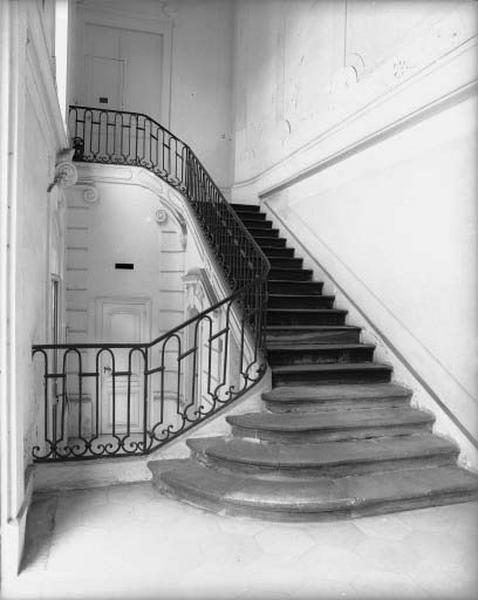 Vue de l'escalier de l'aile est.