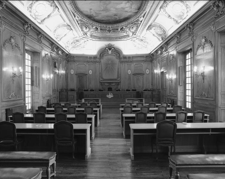 Salle d'audience du tribunal de commerce.