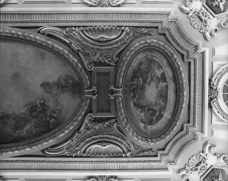 Plafond de la salle d'audience.