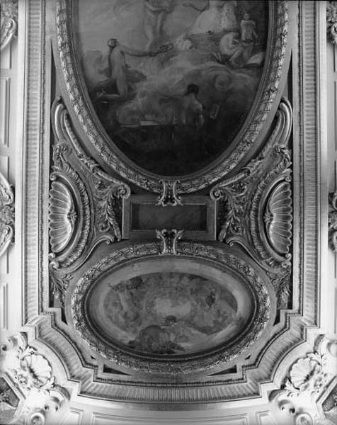 Plafond de la salle d'audience.