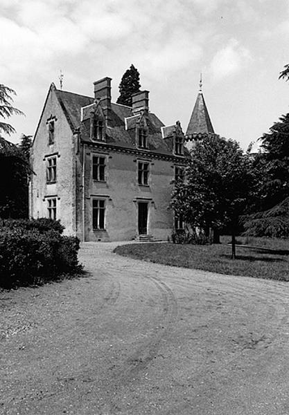 Vue générale de l'aile nouvelle ajoutée en 1872-73, de l'est.