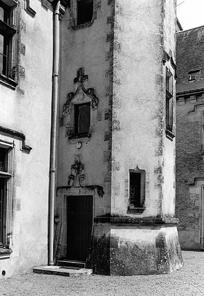 Détail de la tour d'escalier, de l'ouest.