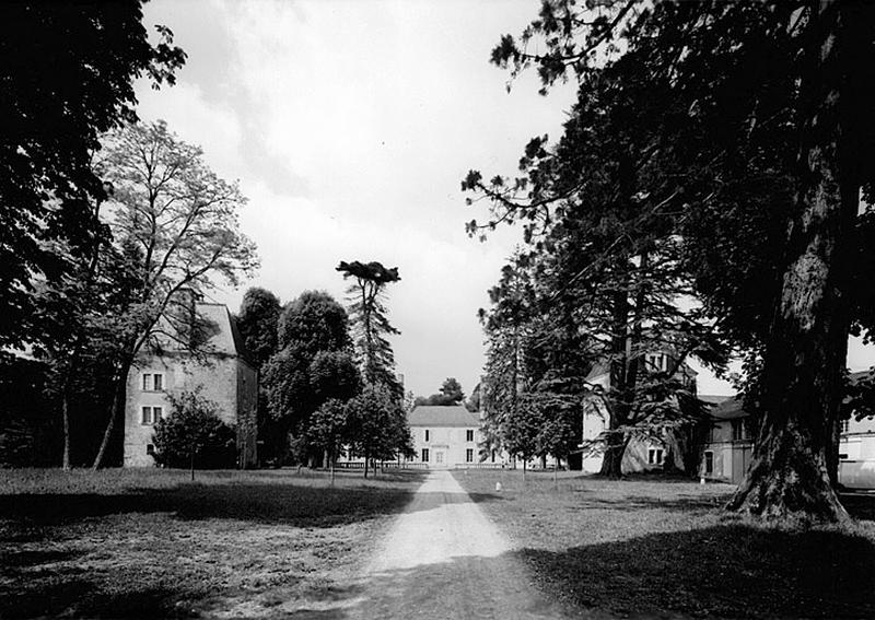 Vue générale du château, du sud.