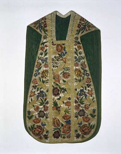 Chasuble, étole, manipule, voile de calice, bourse de corporal, pale (ornement)