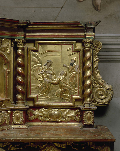 Autel de la chapelle Saint Vincent de Paul, tabernacle, détail : panneau sculpté figurant l'Annonciation (à droite).