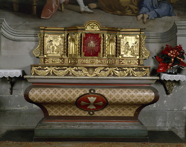 Vue d'ensemble de l'autel saint Vincent de Paul (XVIIIè s.) et du tabernacle (XVIIè s.).