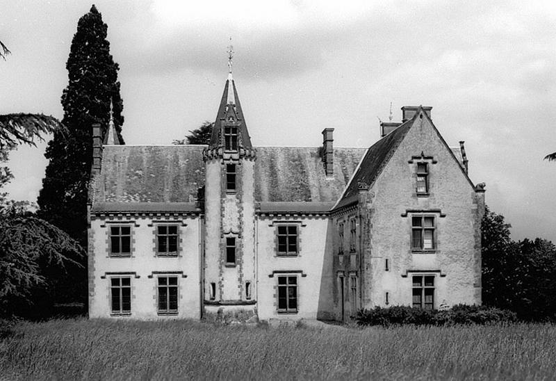 Château de la Vienne, GRAND-PRESSIGNY (I.-et-L.), vue générale de l'est en 1908.