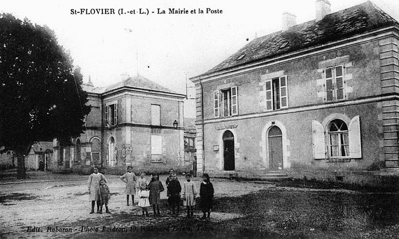 La mairie et la poste.