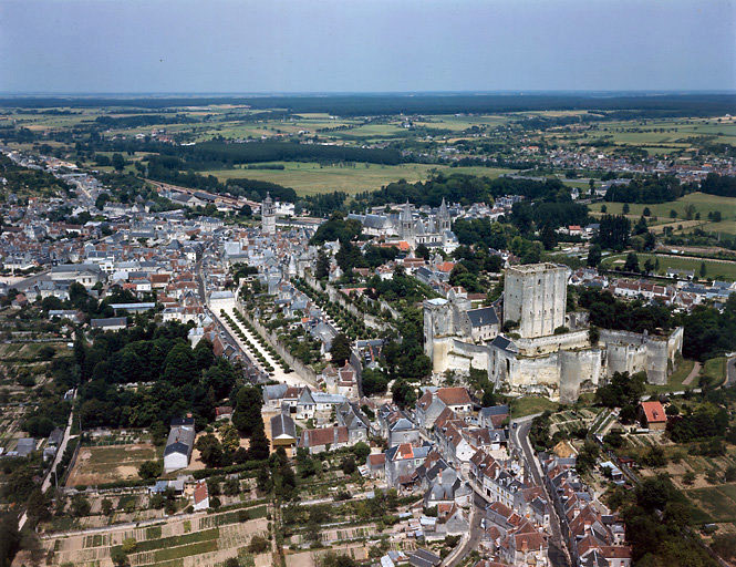 Ville ; château