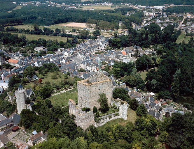 Ville ; château