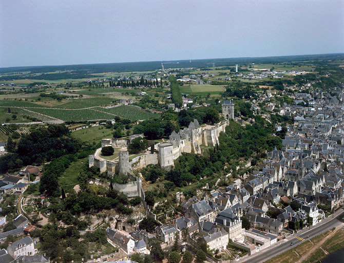 Ville ; château