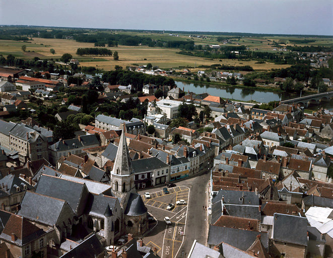 Ville ; église
