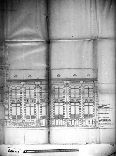 Groupe scolaire Ferdinand-Buisson : façade principale, détail.