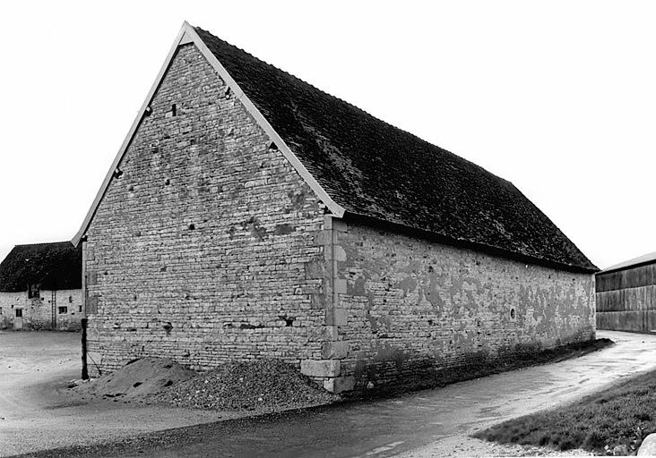 Grange, vue de volume prise du sud-est.