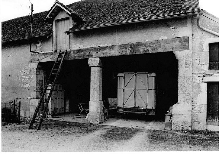 Hangar, façade antérieure. Vue prise du nord.
