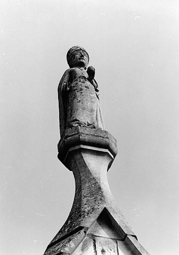 Statue : chanoine