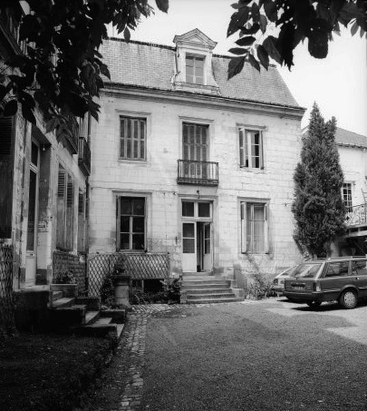 Corps de logis principal, aile nord, façade sur la cour.