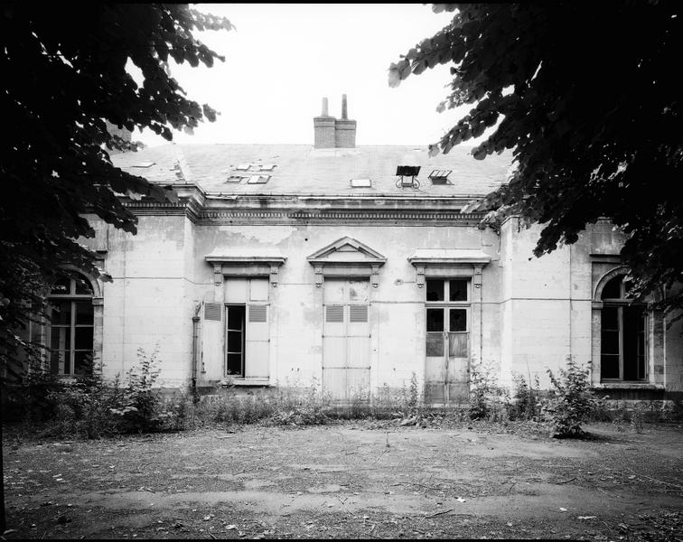 Façade nord de la cour.