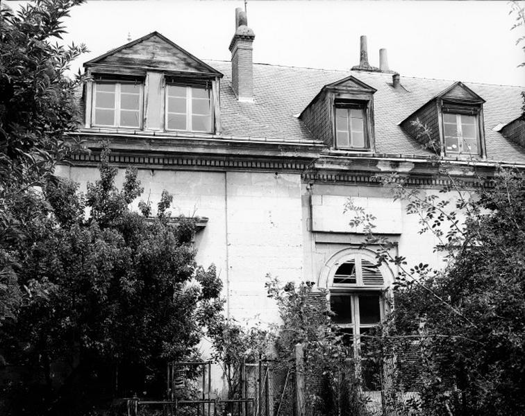 Façade sur jardin, avant corps sud-ouest.