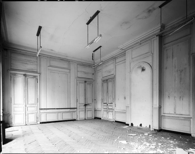 Le grand salon : vue prise du S.E.