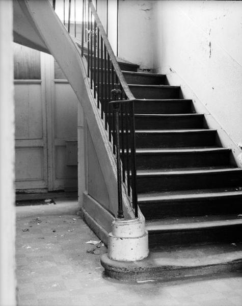 L'escalier en bois.