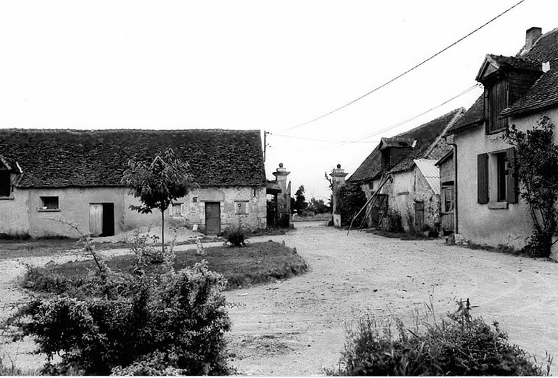 Vue générale de la ferme, du nord-est.