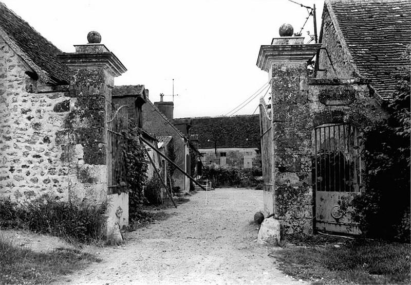 Détail du portail, du sud-ouest.