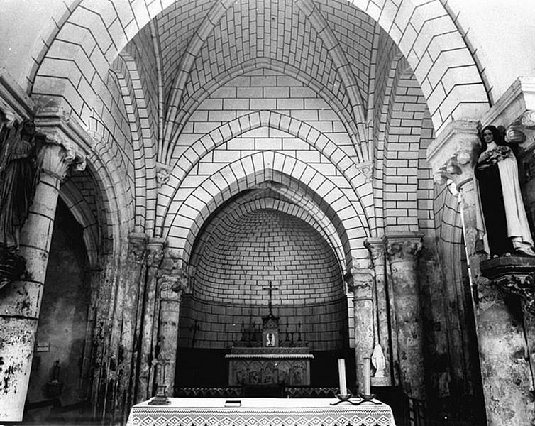 Vue générale intérieure du choeur, de l'ouest.