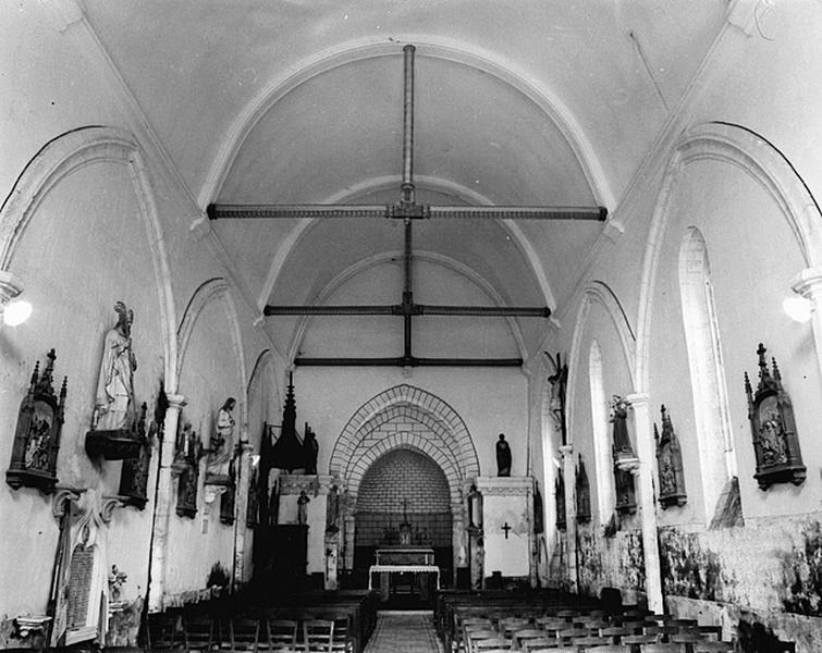 Vue générale intérieure de la nef, de l'ouest.